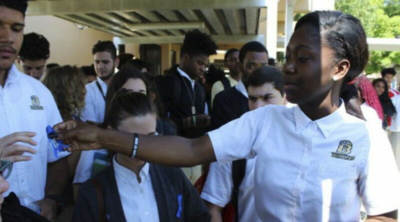 Constitution, rights to protest, protest by the students, Black-Americans, School Security, police brutalities, High School, Blacks, protest against police brutalities, Players Knelt During Anthem, Bonnabel High School, Anthem, Louisiana deputies
